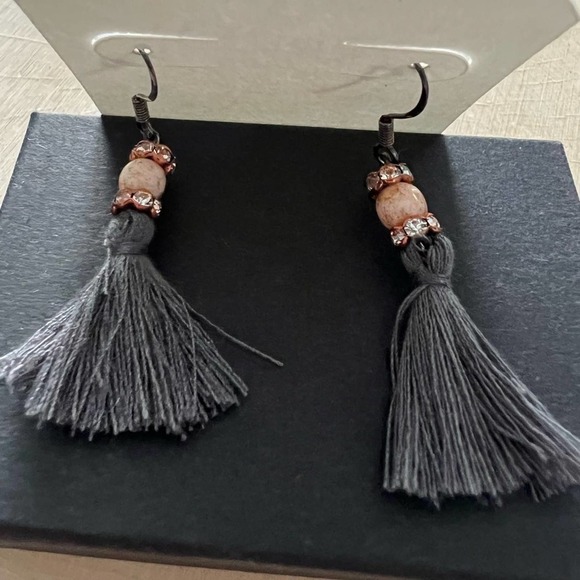 3/$27 NWOT Beaded Tassel Earring & Bracelet Set, Salmon Colored - Picture 2 of 4